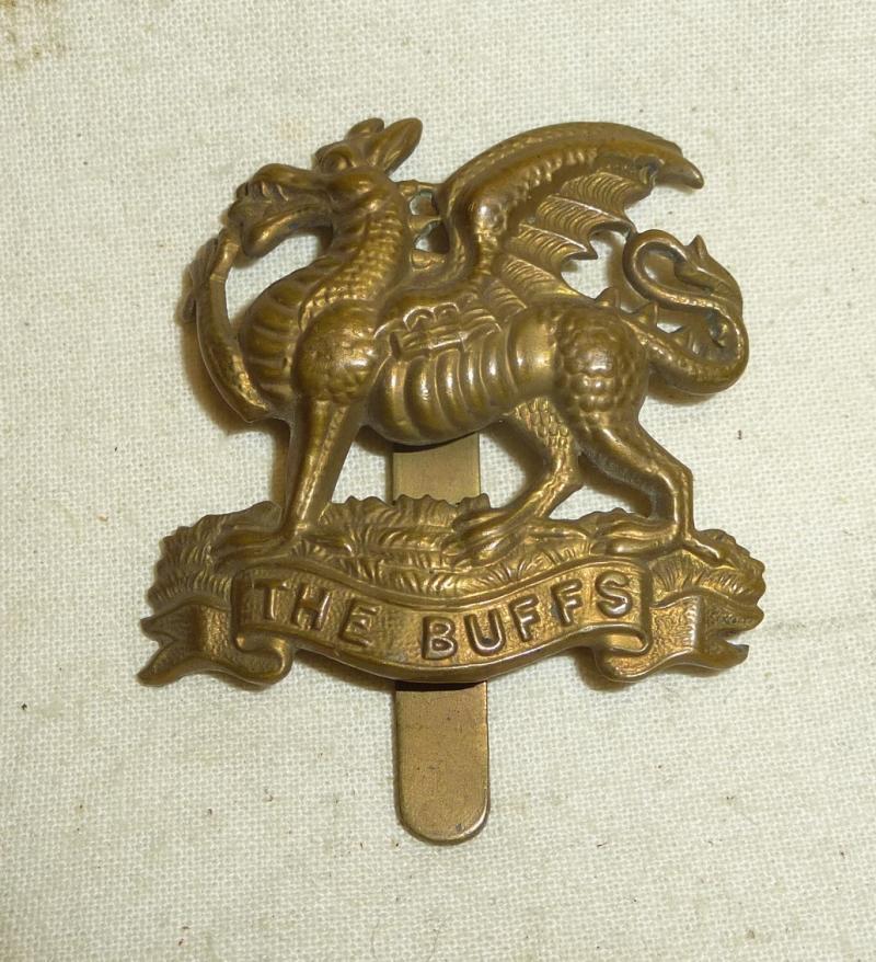 Buffs East Kent Regiment WWI Brass Cap Badge