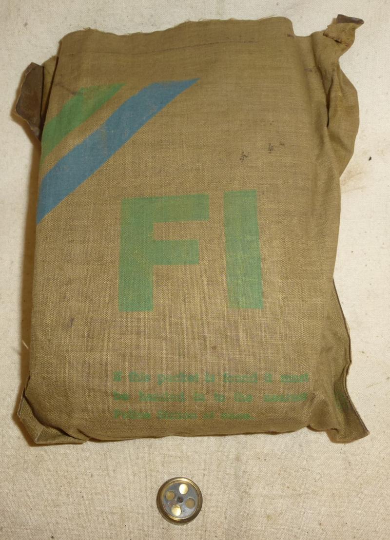Very Rare WWII Escape Money/Map Purse RAF Issued With Early Silk Maps